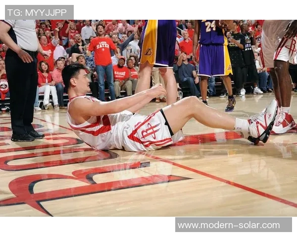 姚明与拜纳姆的巅峰对决：篮球巨星之间的精彩较量与传奇故事