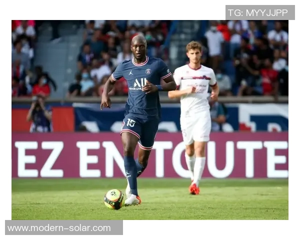 达尼洛:从青涩少年到足球场上的坚韧斗士的成长之路 达尼洛:从青涩少年到足球场上的坚韧斗士的成长之路