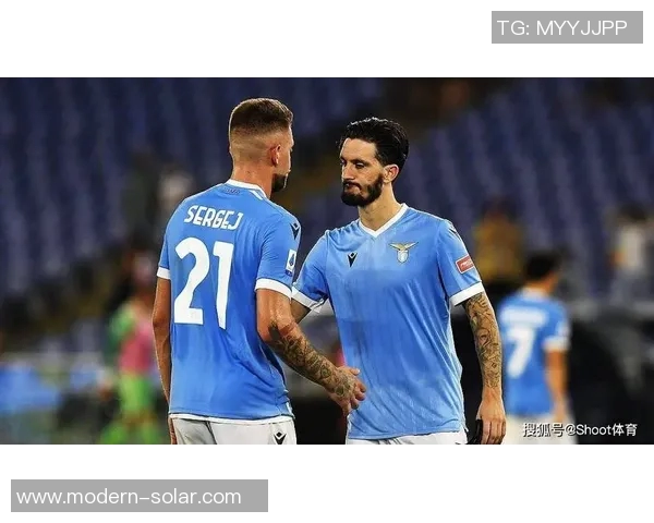 基尔梅斯与泰拿尼斯的激烈对决揭示足球战术与团队协作的重要性 基尔梅斯与泰拿尼斯的激烈对决揭示足球战术与团队协作的重要性