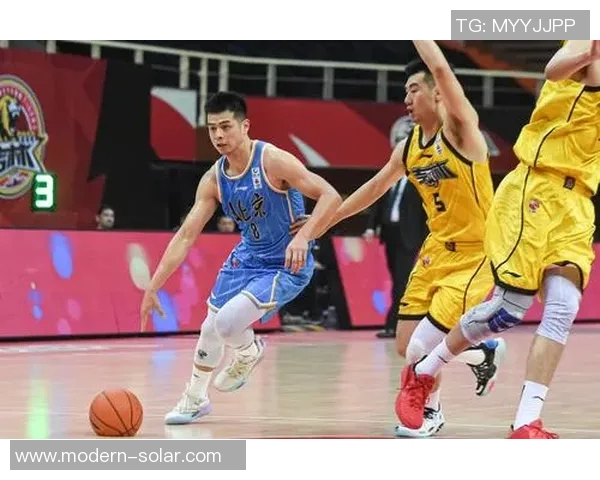 方硕的篮球之路：从青涩新秀到CBA明星的成长历程与奋斗故事