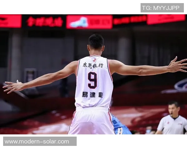 易建联重返赛场展现风采球迷热议其对中国篮球的影响与未来发展 易建联重返赛场展现风采球迷热议其对中国篮球的影响与未来发展